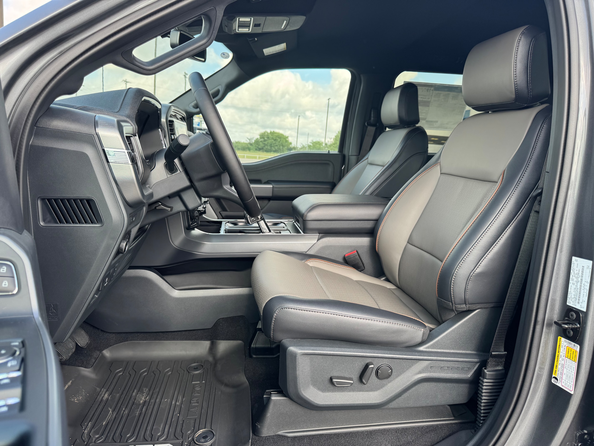 2025 Ford F-150 Lariat - Photo 14