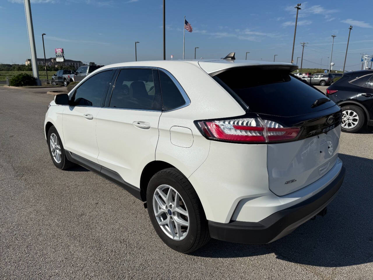 2021 Ford Edge SEL photo 3