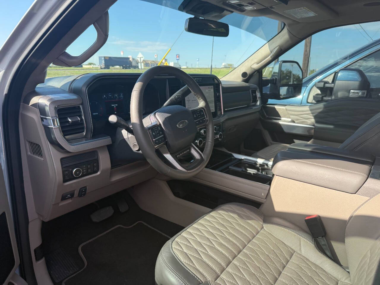 2025 Ford F-350 Super Duty Platinum - Photo 12