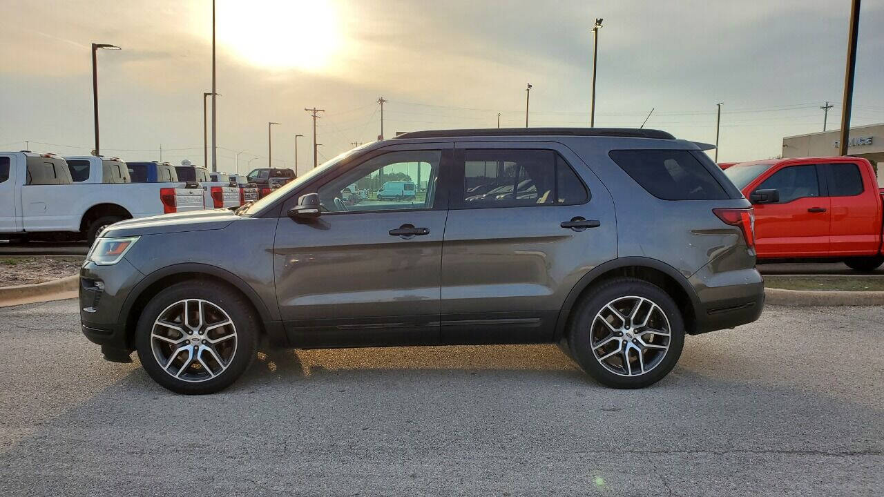 2018 Ford Explorer Sport photo 2