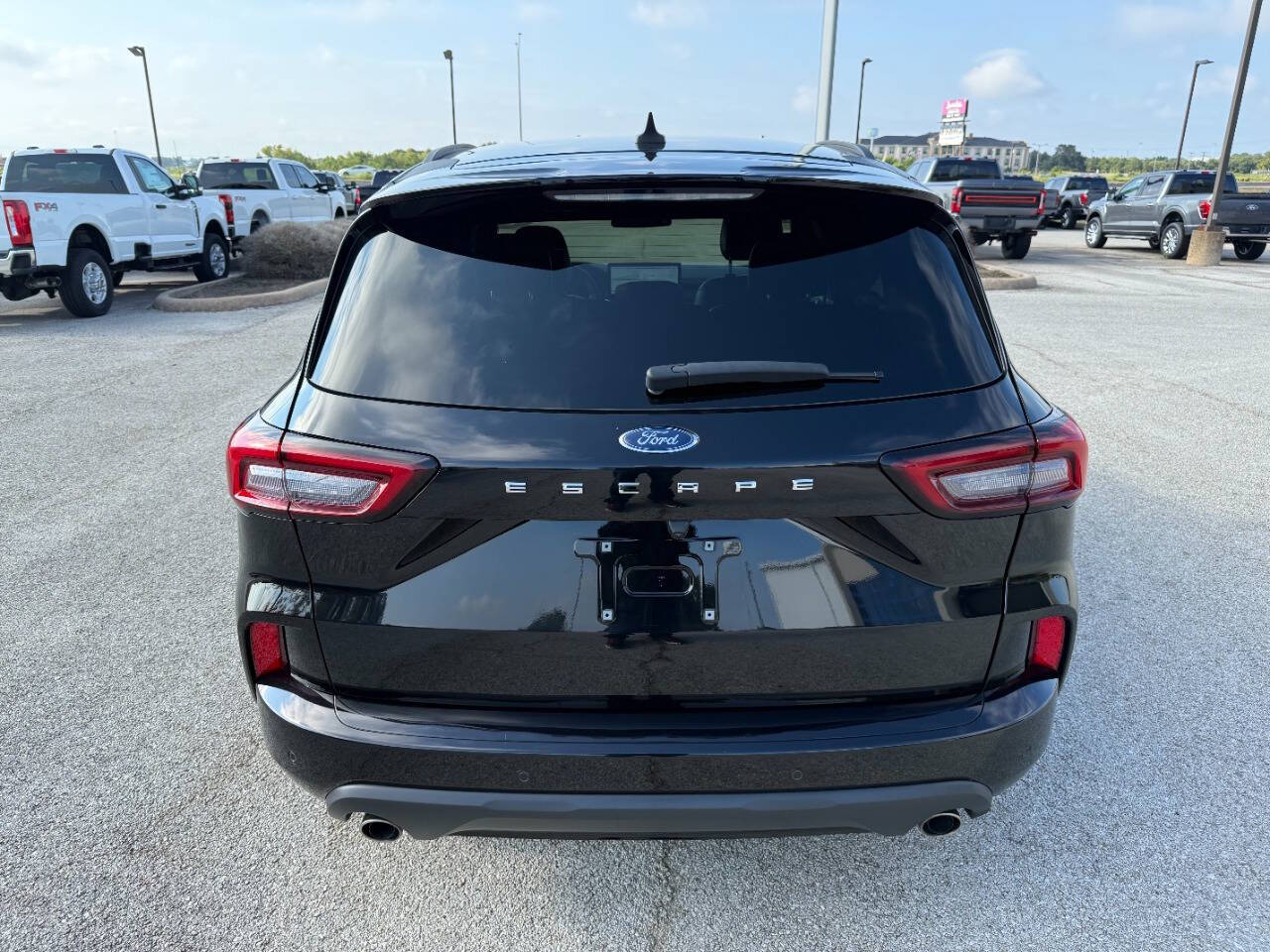 2024 Ford Escape ST-Line photo 4