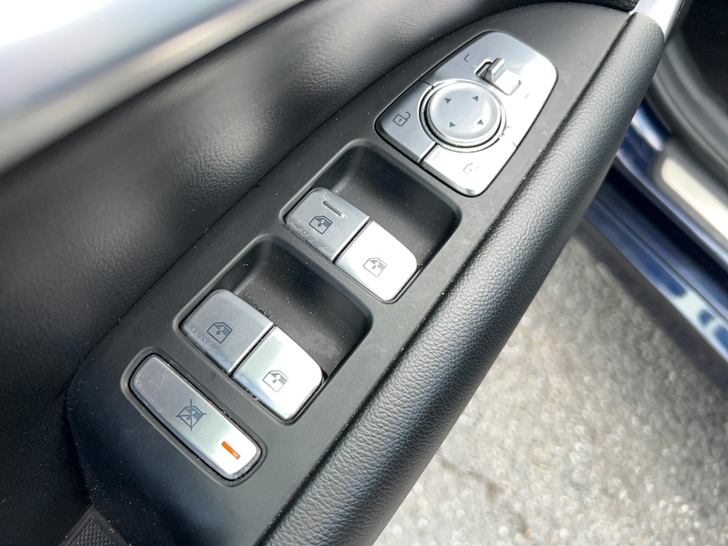 2023 GENESIS G70 Standard - Photo 12