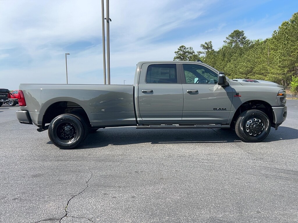 New 2026 Ram 3500 LARAMIE CREW CAB 4X4 8' BOX Pickup