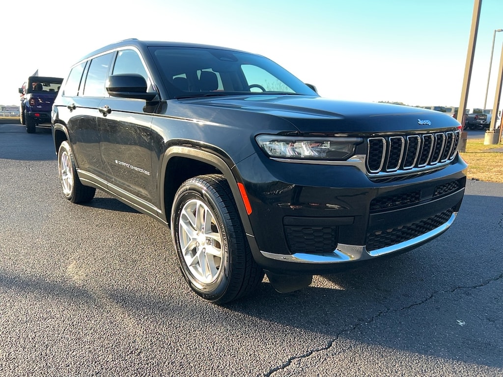 Used 2023 Jeep Grand Cherokee L Laredo SUV