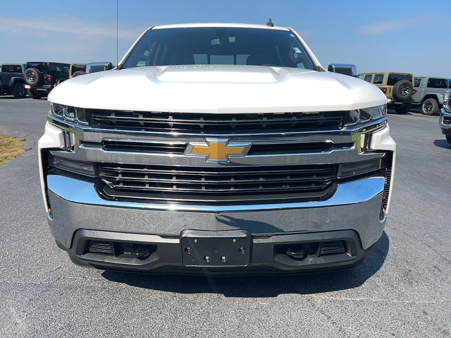 2020 Chevrolet Silverado 1500 LT photo 2
