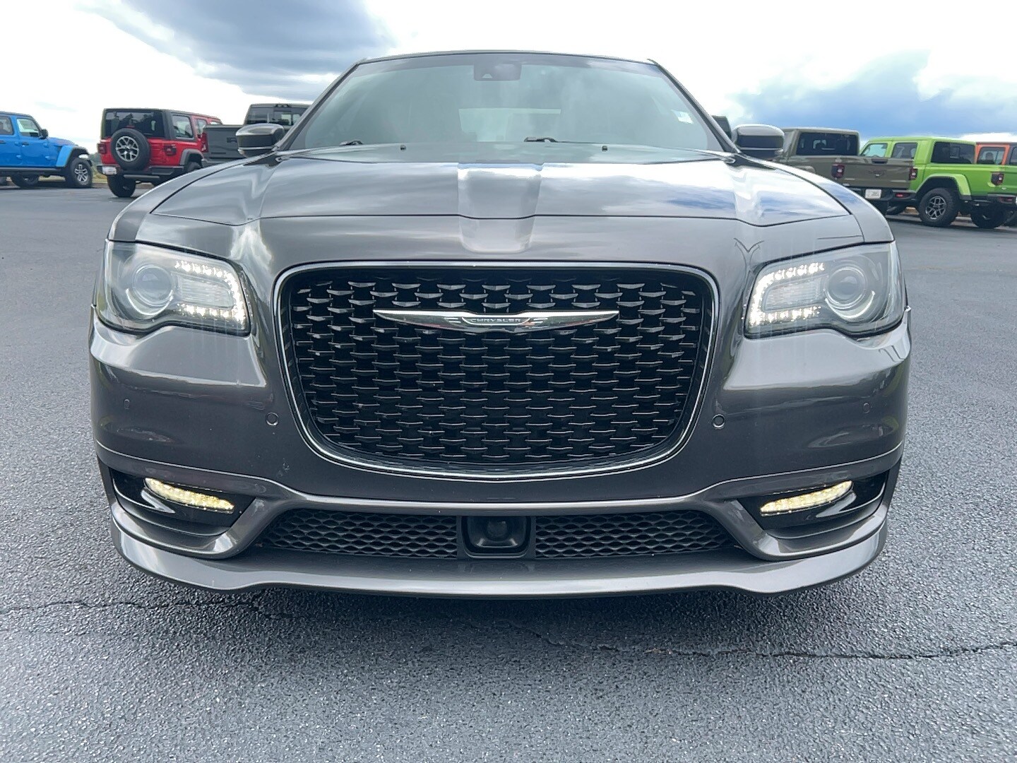 2018 Chrysler 300 S photo 2