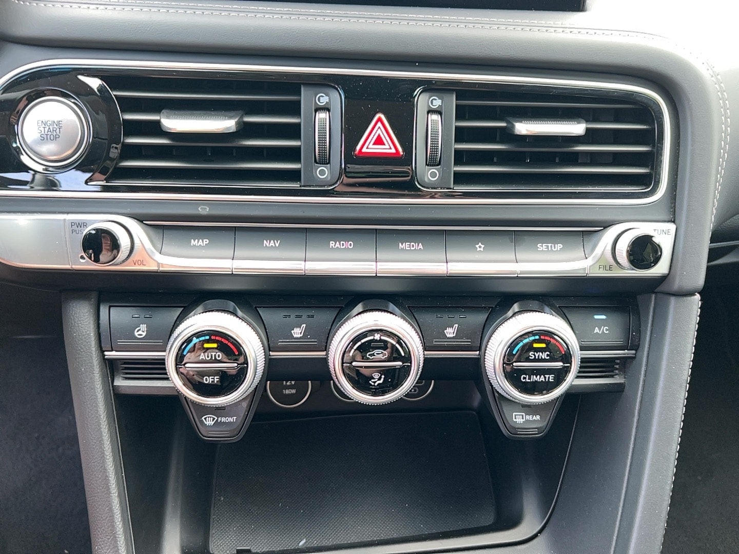 2023 GENESIS G70 Standard - Photo 18