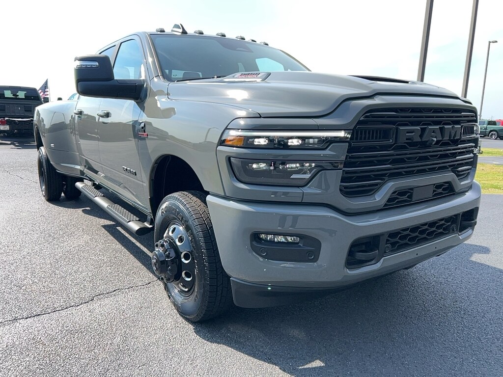 New 2026 Ram 3500 LARAMIE CREW CAB 4X4 8' BOX Pickup