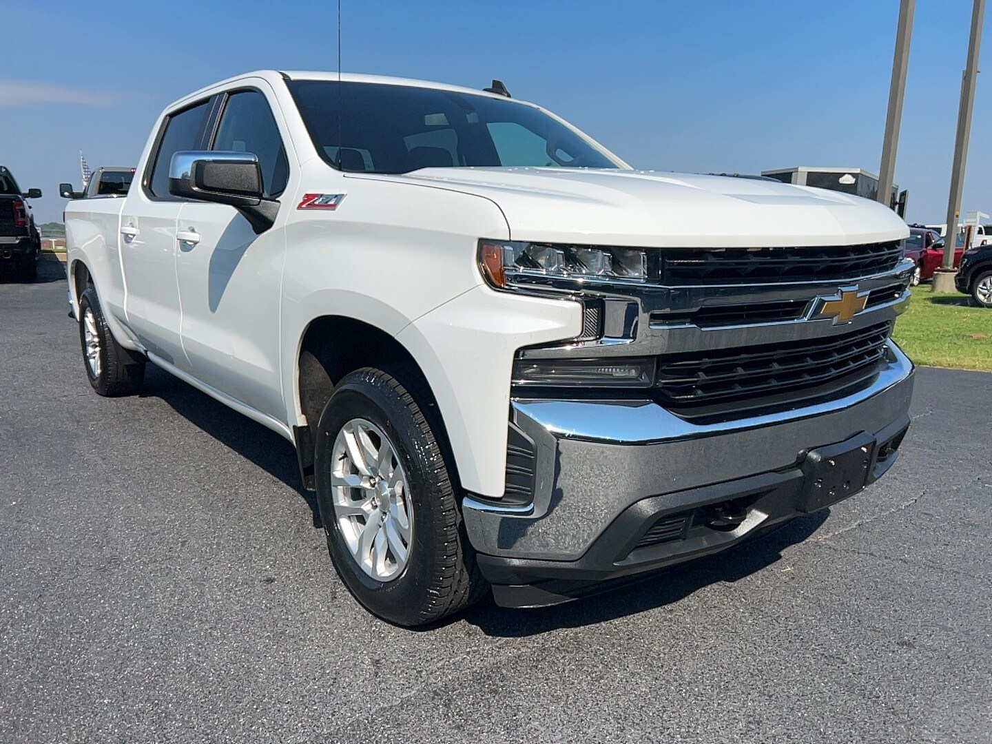 2020 Chevrolet Silverado 1500 LT photo 3