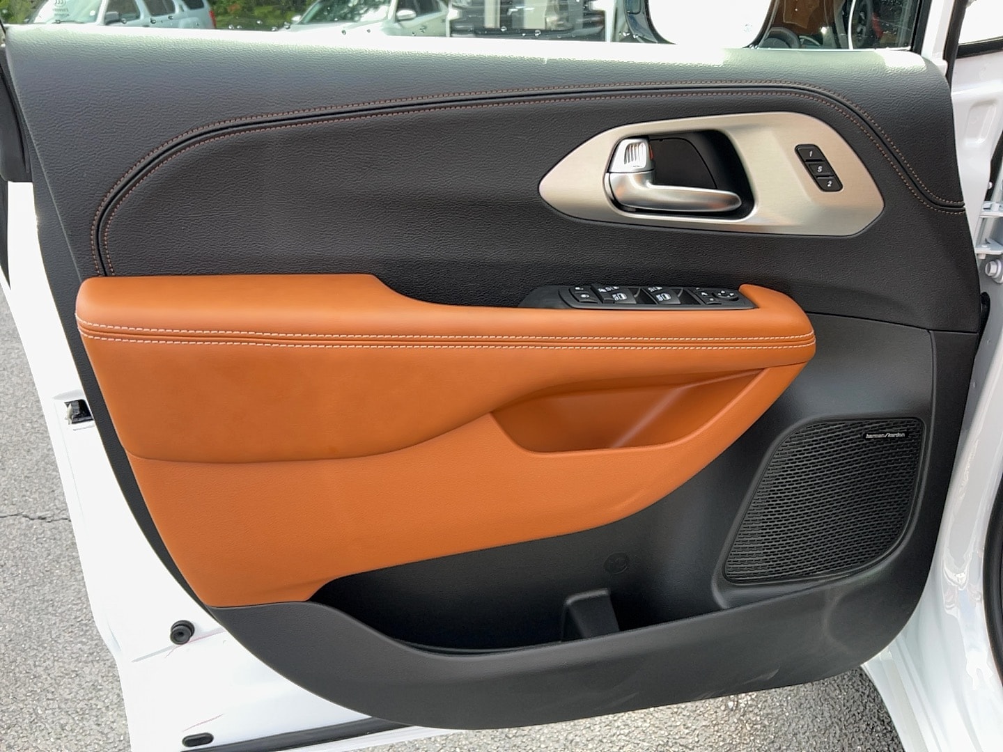 2026 Chrysler Pacifica Pinnacle - Photo 13