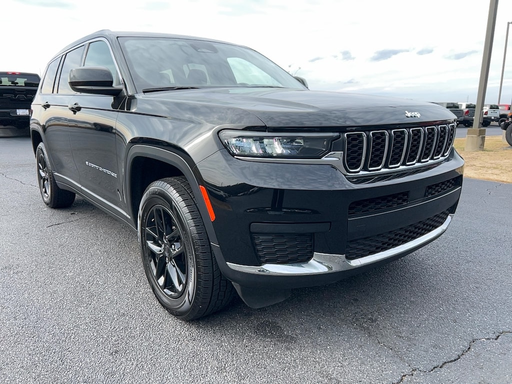 Used 2023 Jeep Grand Cherokee L Laredo SUV