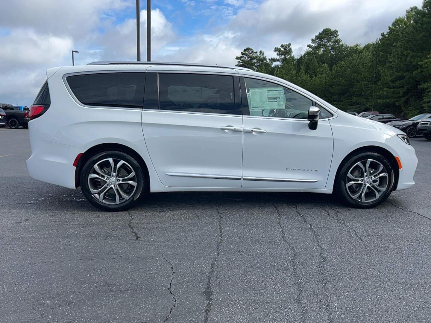 2026 Chrysler Pacifica Pinnacle photo 4