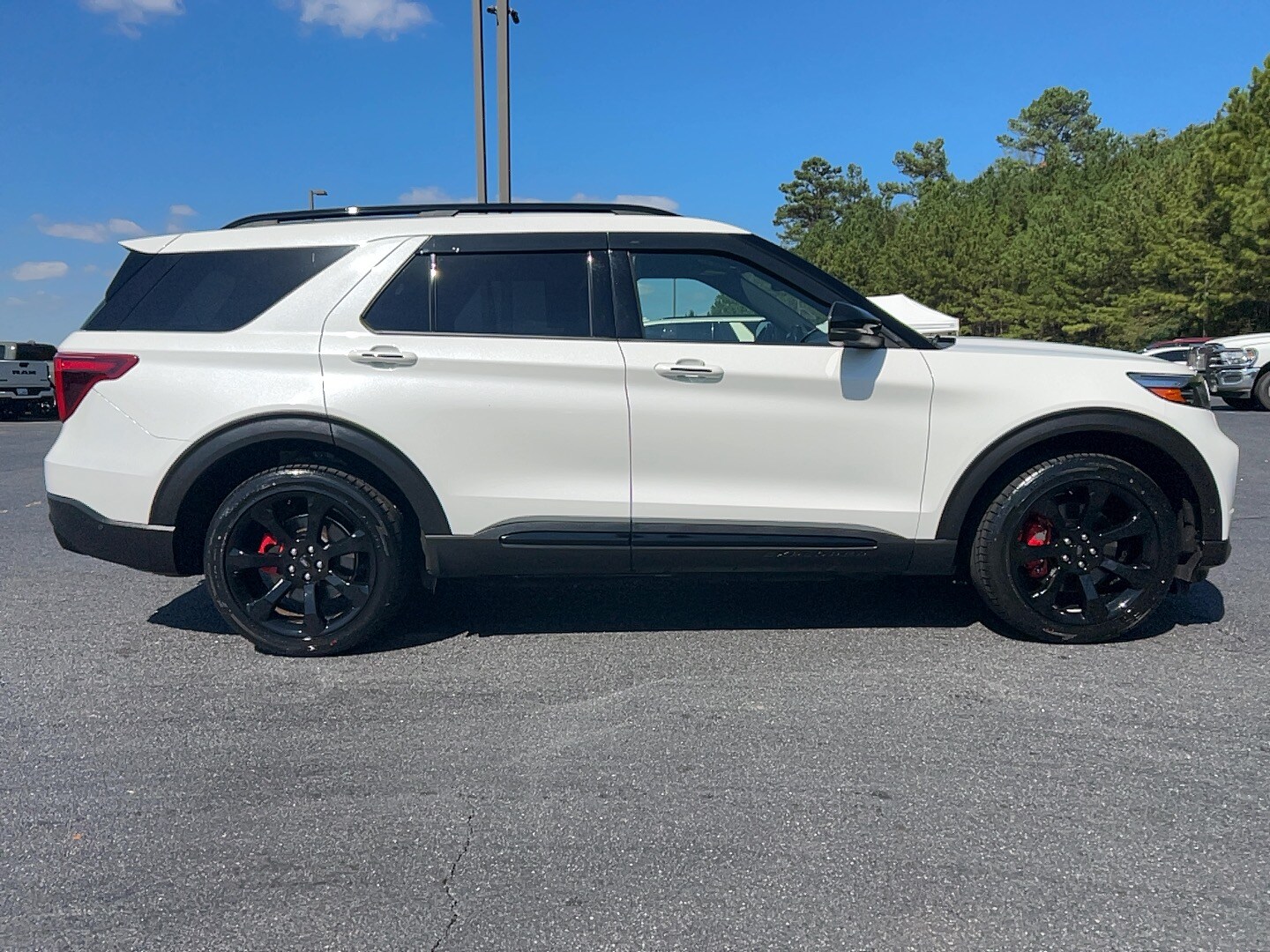 2020 Ford Explorer ST photo 4