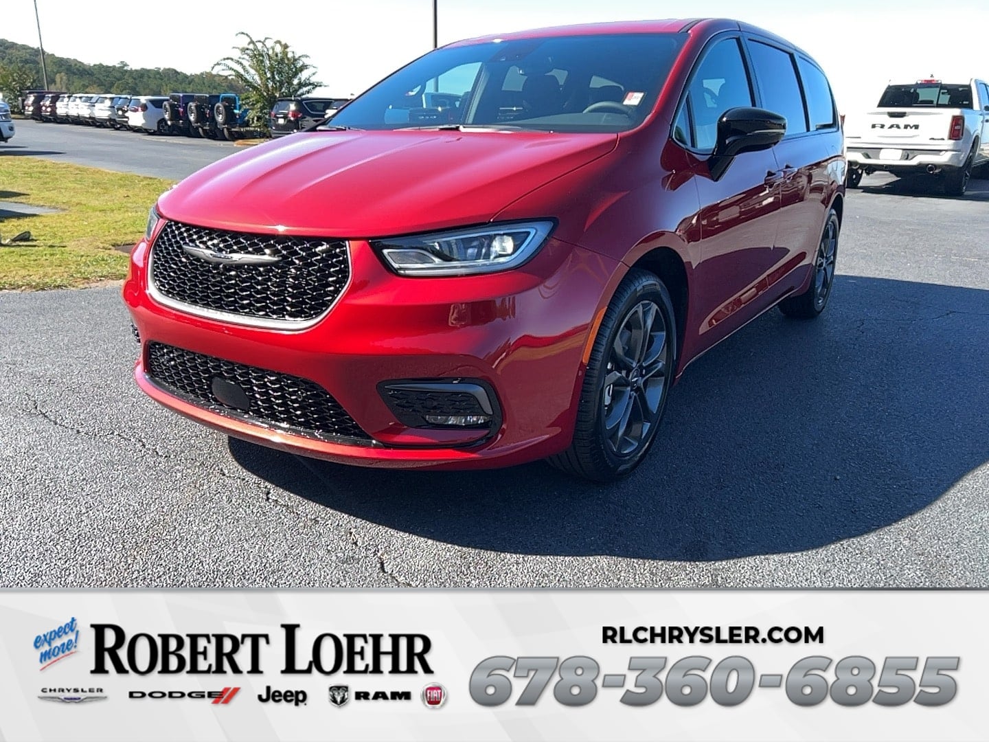 2026 Chrysler Pacifica Select's photo