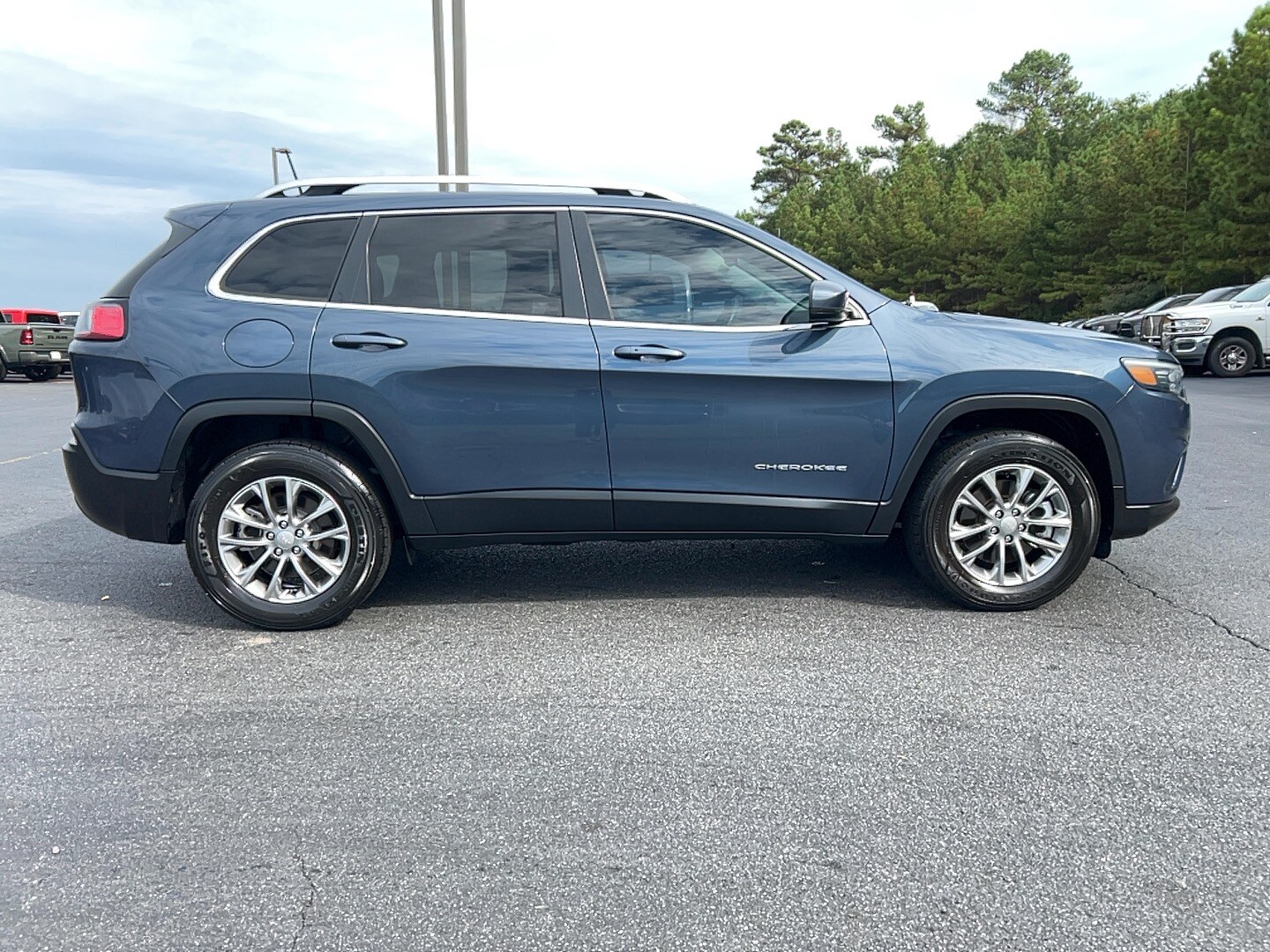 2021 Jeep Cherokee Altitude Latitude Lux photo 3