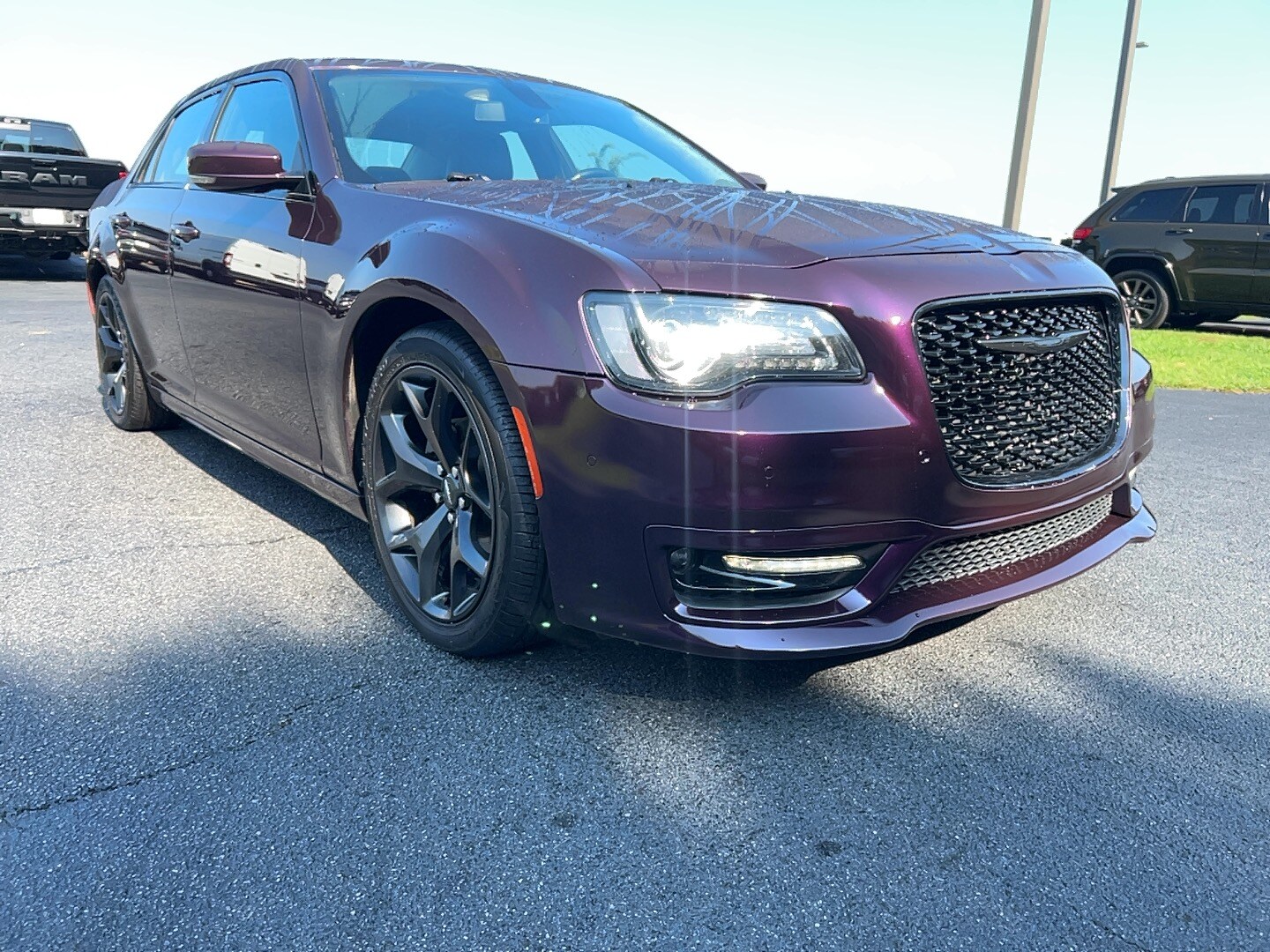 2021 Chrysler 300 Touring photo 3