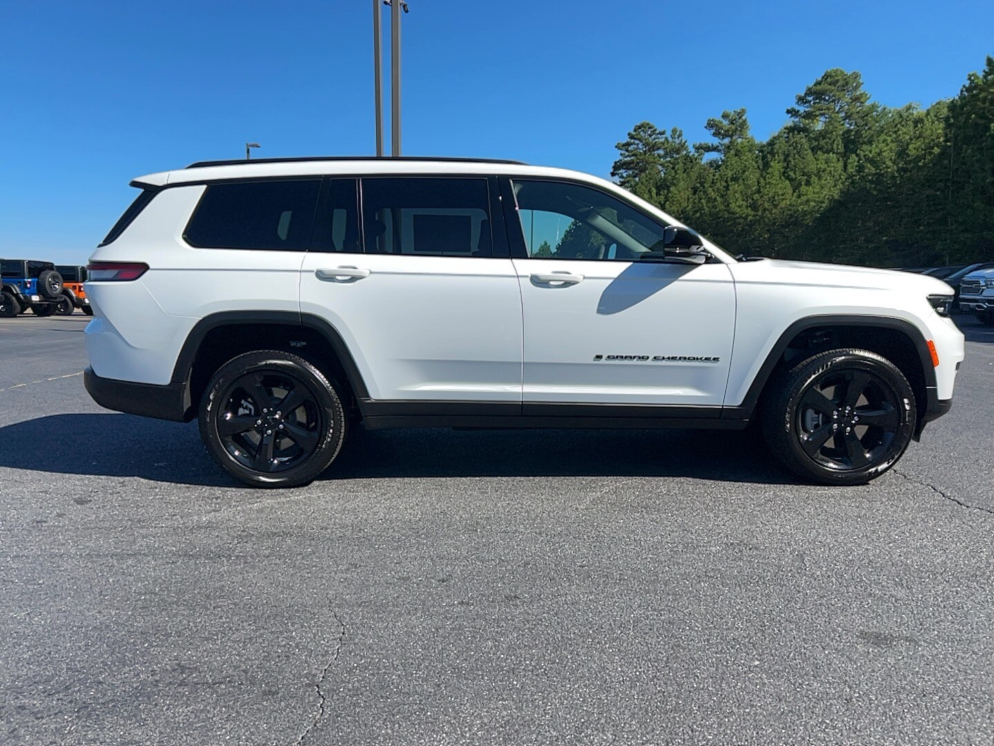 2025 Jeep Grand Cherokee Altitude photo 4