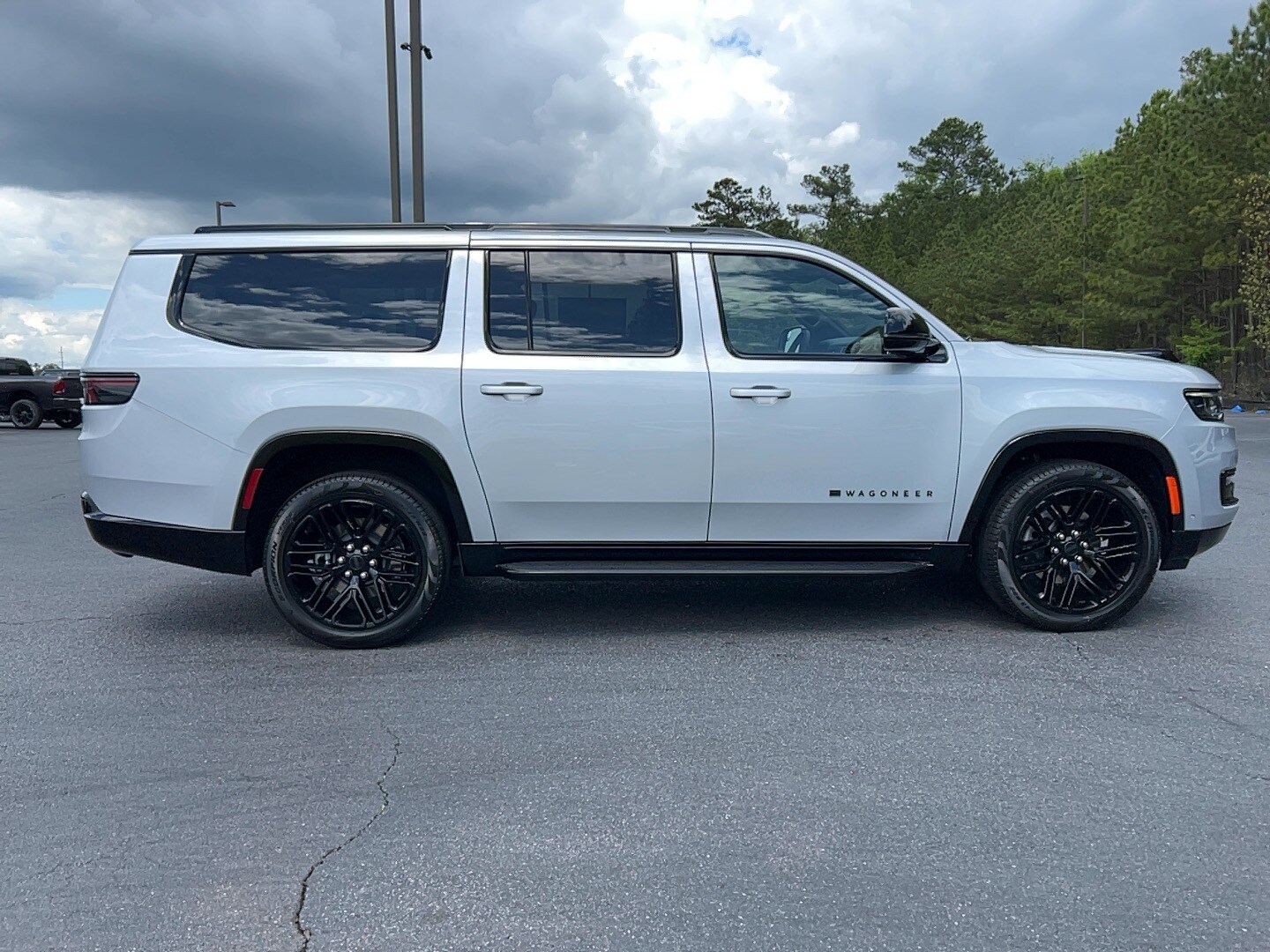 2025 Jeep Wagoneer L Carbide photo 4