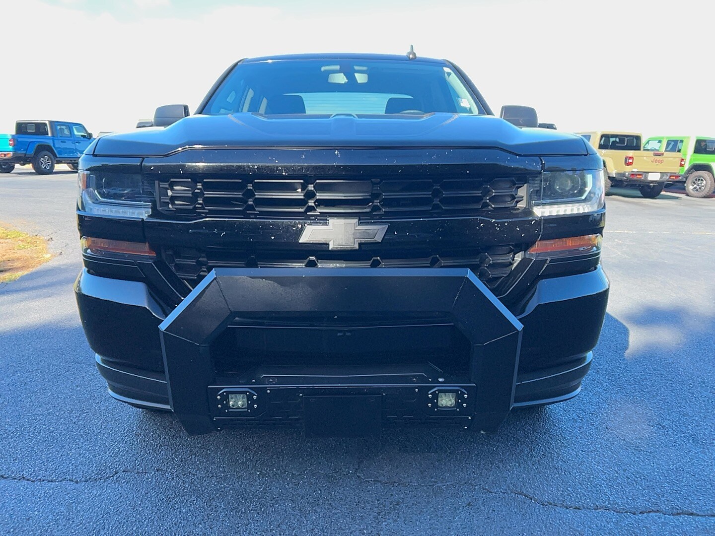 2016 Chevrolet Silverado 1500 Custom photo 2