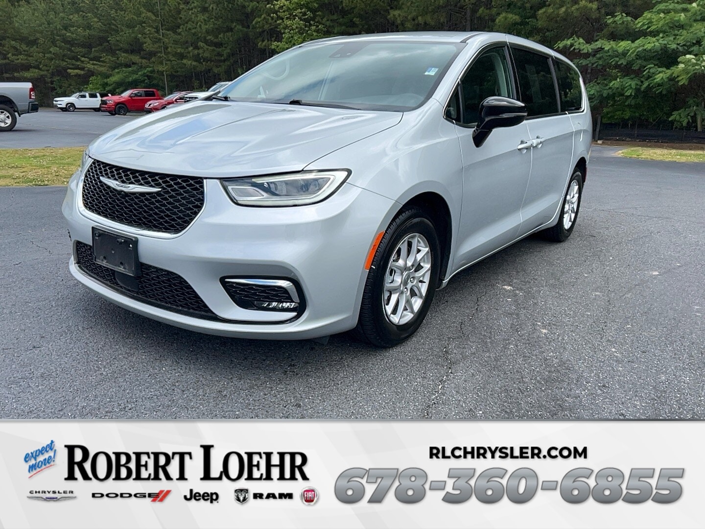 2024 Chrysler Pacifica Touring L's photo