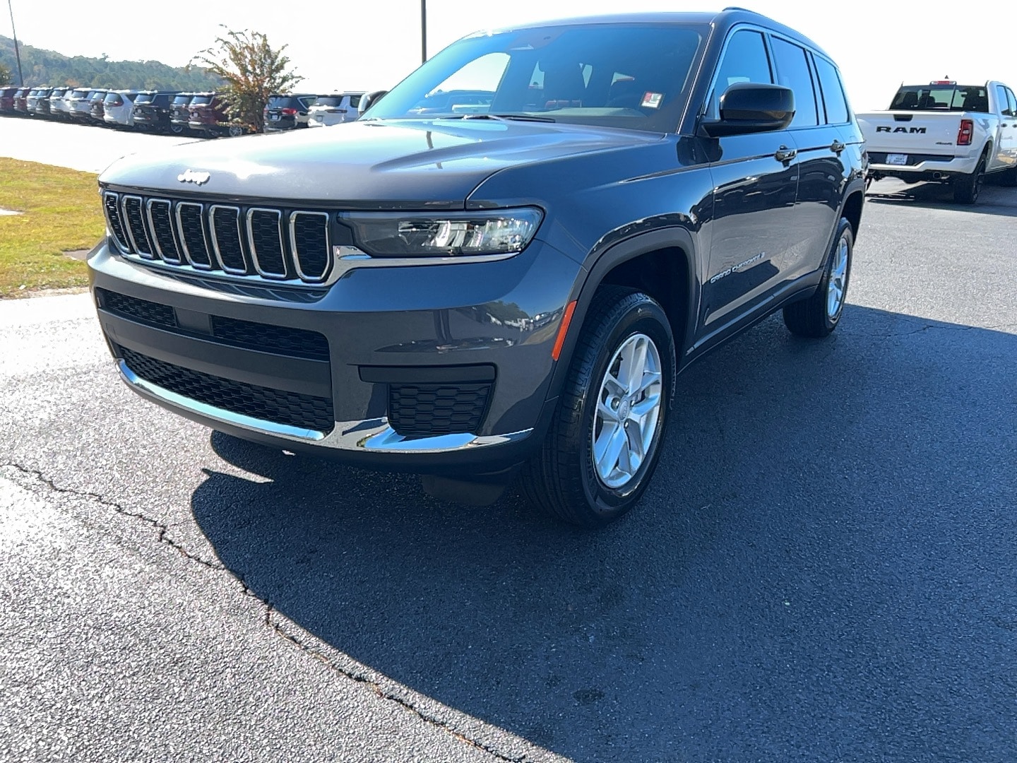 2025 Jeep Grand Cherokee L Laredo's photo