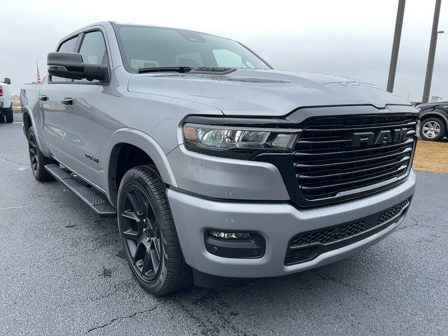 2025 Ram 1500 Laramie photo 3