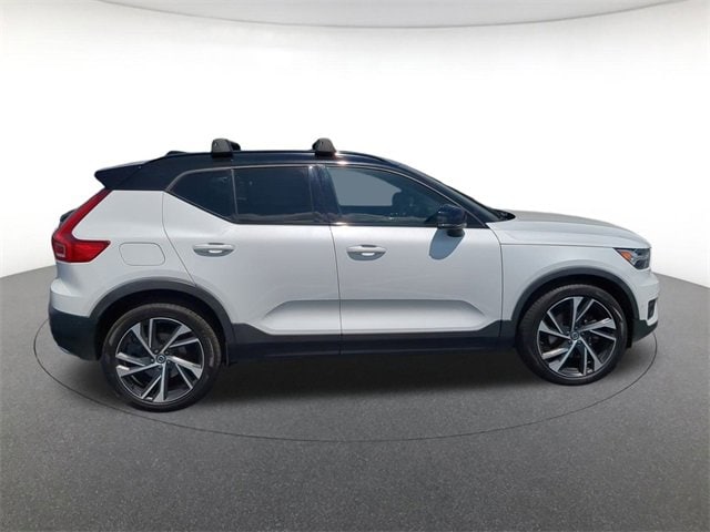 Used 2019 Volvo XC40 Momentum with VIN YV4162XZ4K2006102 for sale in Memphis, TN