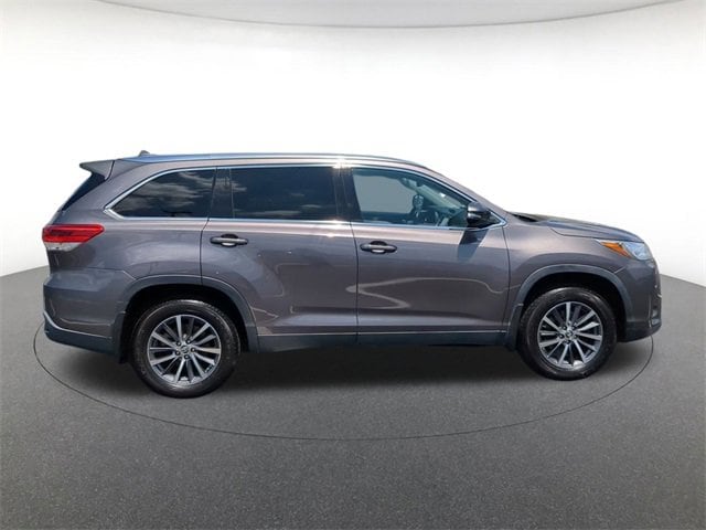 Used 2019 Toyota Highlander XLE with VIN 5TDJZRFH4KS575780 for sale in Memphis, TN