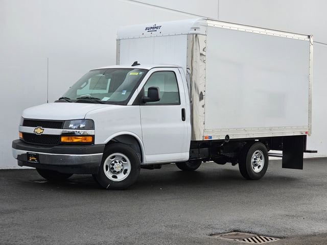 2023 Chevrolet Express Cutaway Base's photo