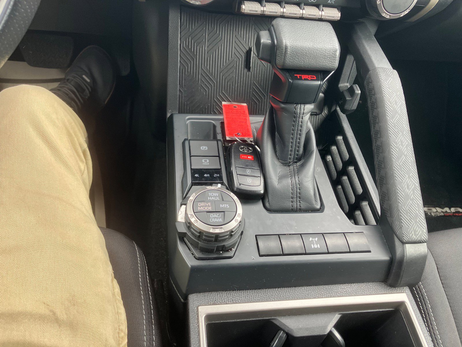 2025 Toyota Tacoma SR5 - Photo 19