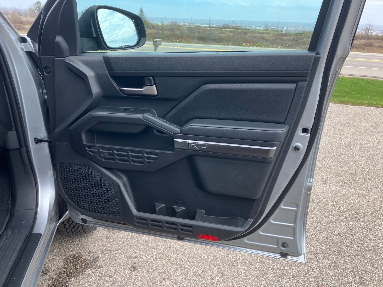 2025 Toyota Tacoma SR5 - Photo 27