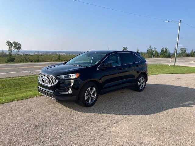 2023 Ford Edge SEL photo 2