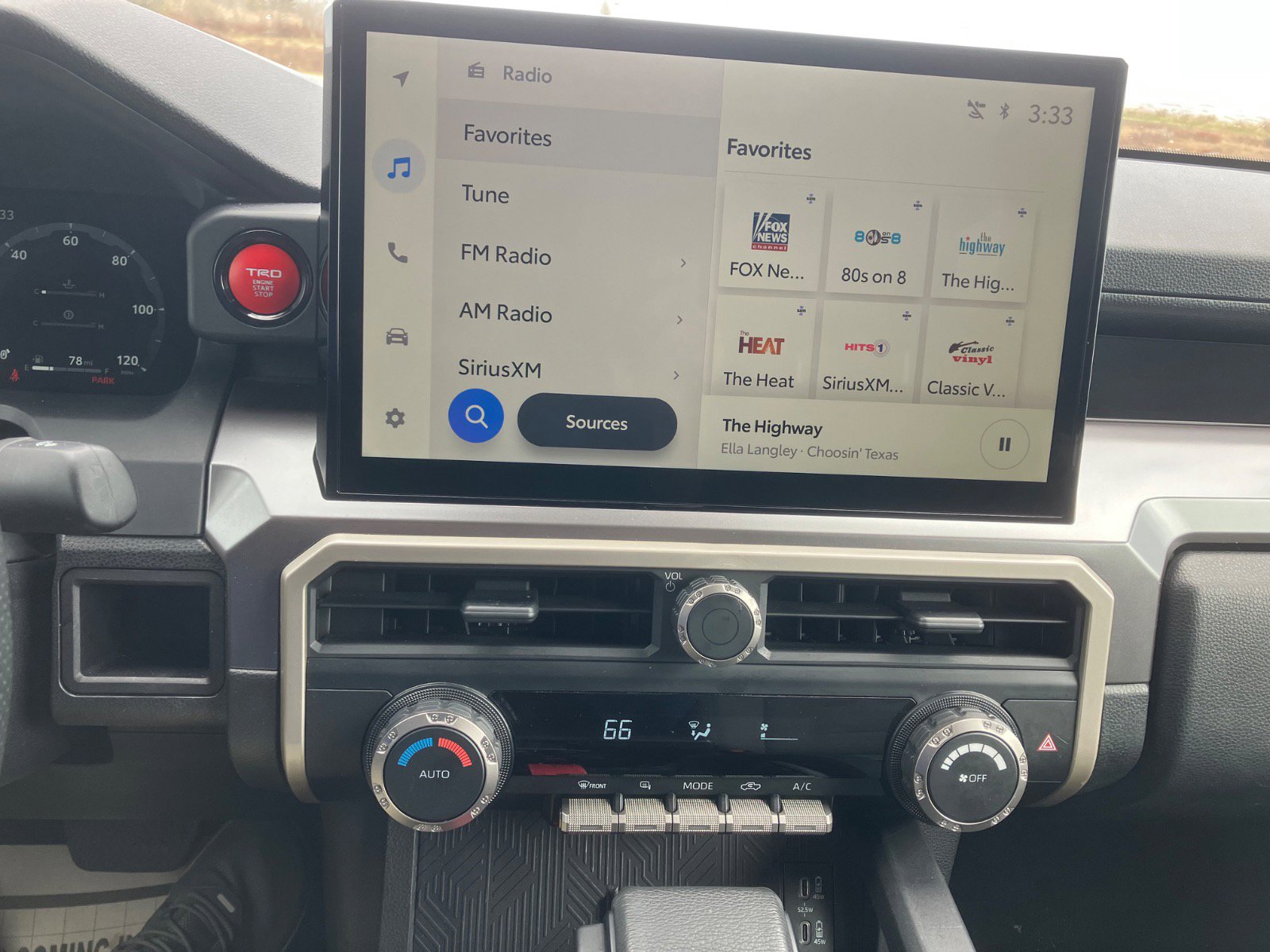 2025 Toyota Tacoma SR5 - Photo 18