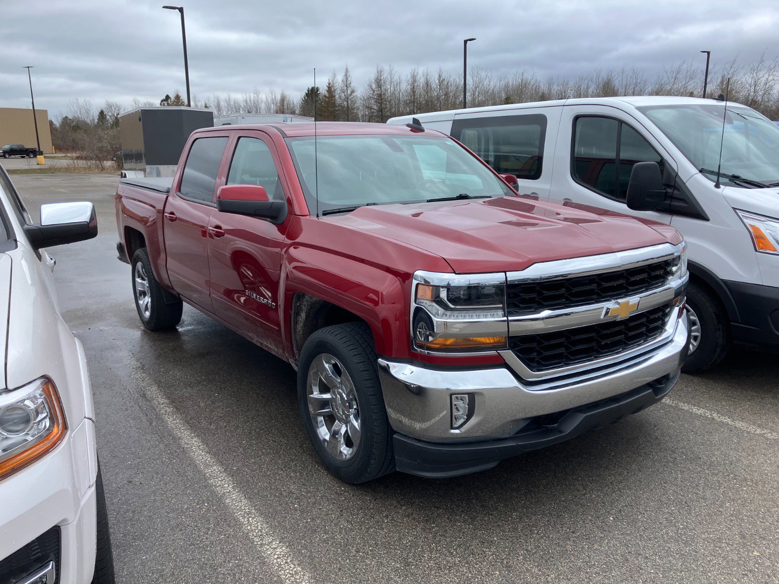 Used 2018 Chevrolet Silverado 1500 LT with VIN 3GCUKRER9JG284586 for sale in Manistique, MI