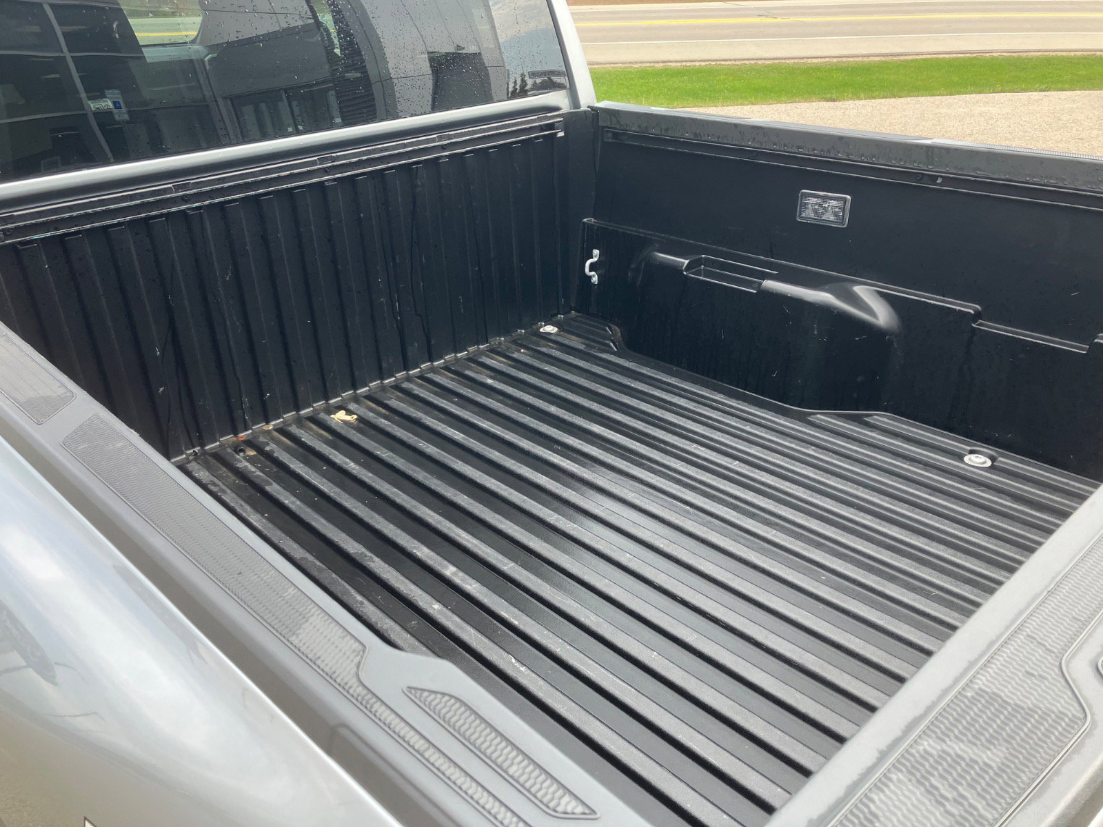 2025 Toyota Tacoma SR5 - Photo 9