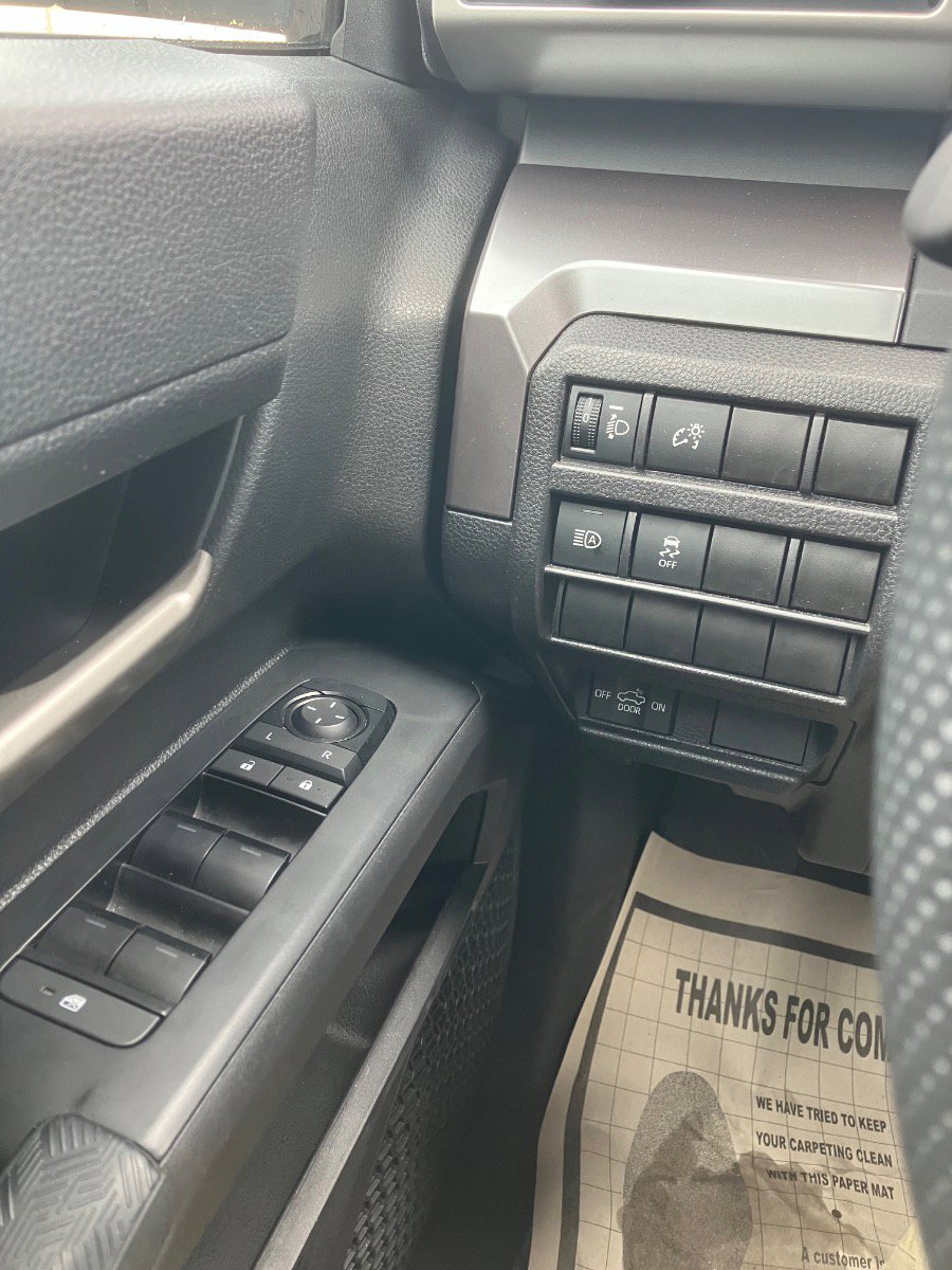 2025 Toyota Tacoma SR5 - Photo 20