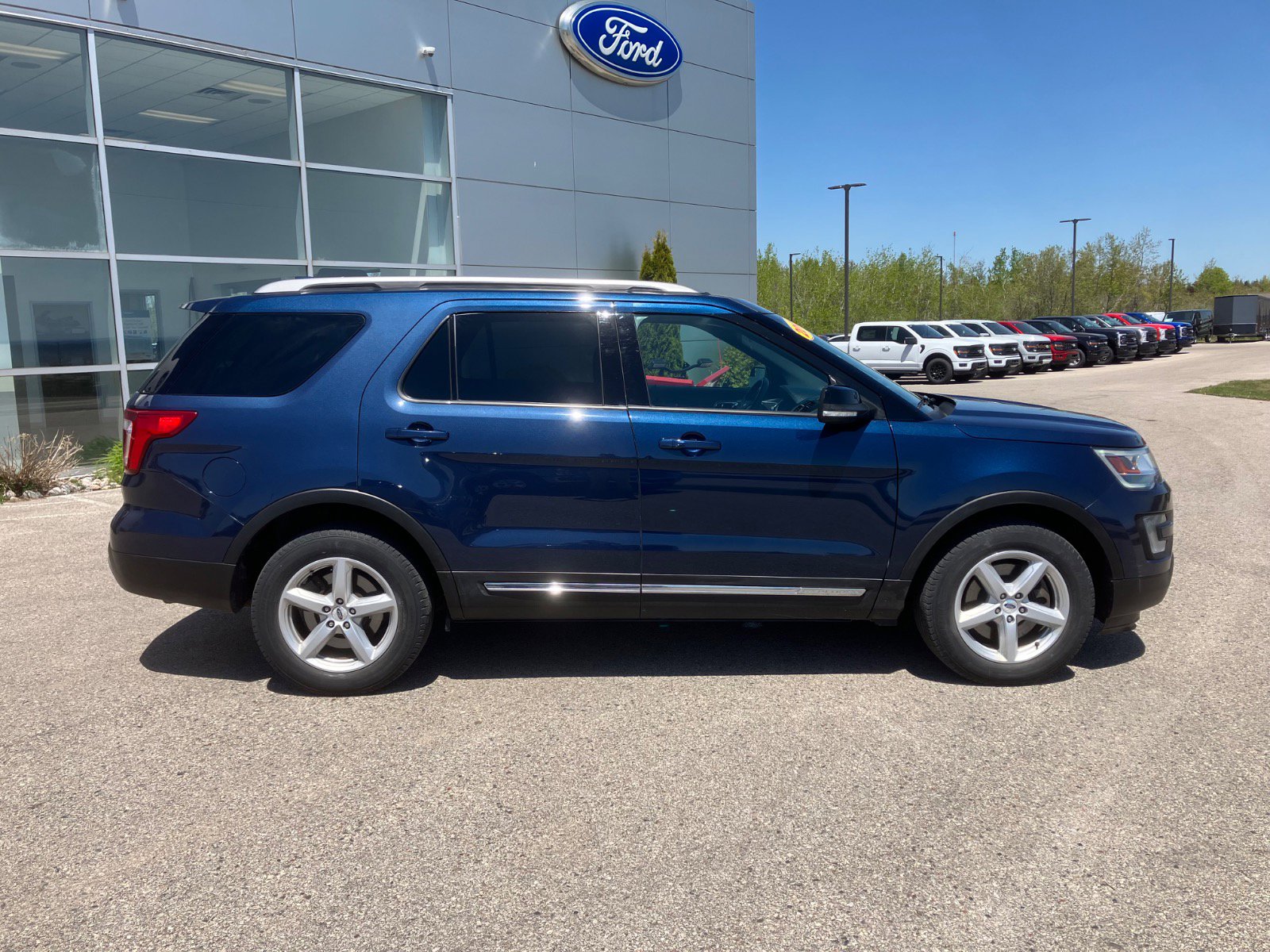Used 2017 Ford Explorer XLT with VIN 1FM5K8D84HGE36203 for sale in Manistique, MI