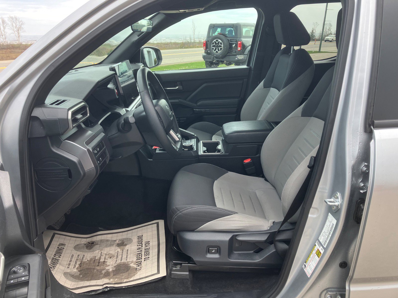 2025 Toyota Tacoma SR5 - Photo 15