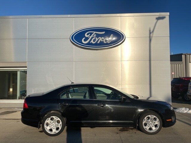 Used 2011 Ford Fusion SE with VIN 3FAHP0HG2BR197231 for sale in New Ulm, Minnesota