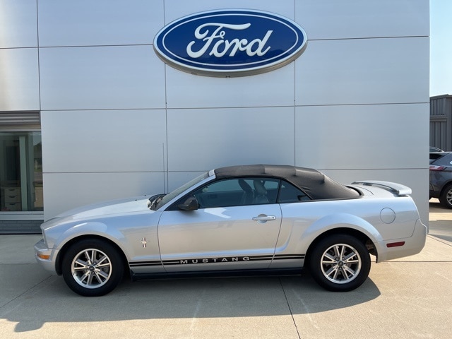 Used 2005 Ford Mustang Premium with VIN 1ZVFT84N255217238 for sale in New Ulm, Minnesota