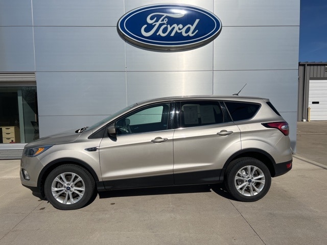 Used 2017 Ford Escape SE with VIN 1FMCU9GD2HUC35496 for sale in New Ulm, Minnesota