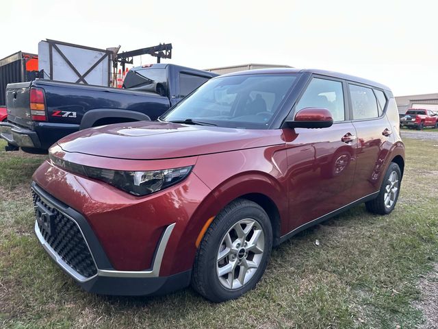 2023 Kia Soul LX photo 3