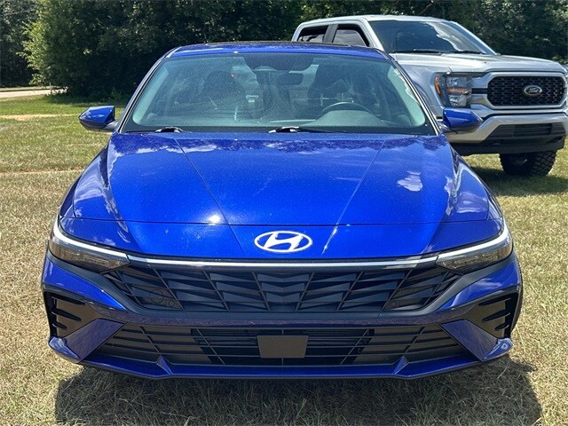 2024 Hyundai Elantra SEL Convenience photo 2