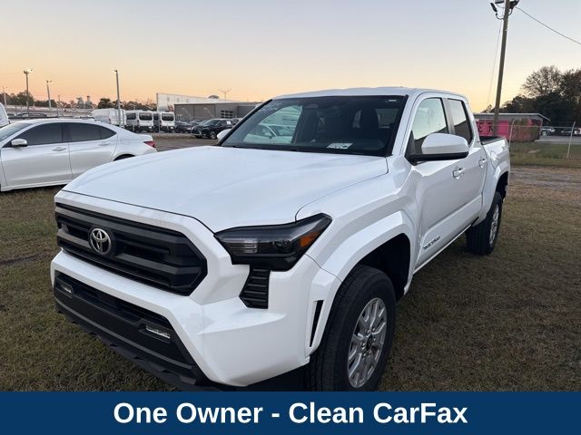2024 Toyota Tacoma SR5's photo