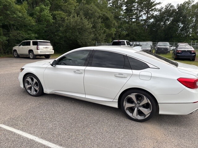 2020 Honda Accord Touring 2.0T photo 2
