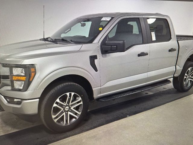 2023 Ford F-150 XL's photo