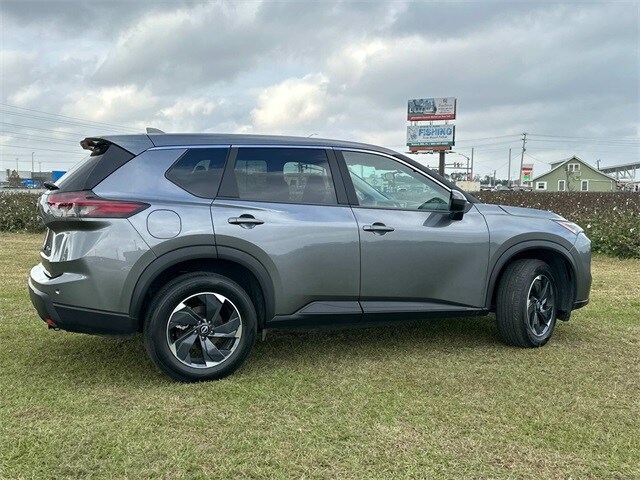 2024 Nissan Rogue SV photo 4