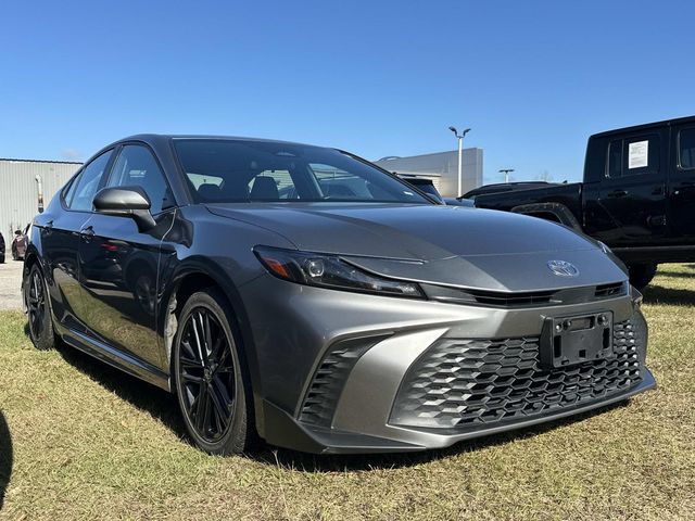 2025 Toyota Camry SE's photo