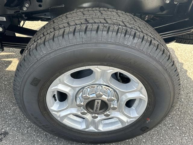 2026 Ford F-350 Super Duty XLT - Photo 13