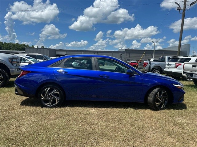 2024 Hyundai Elantra SEL Convenience photo 4